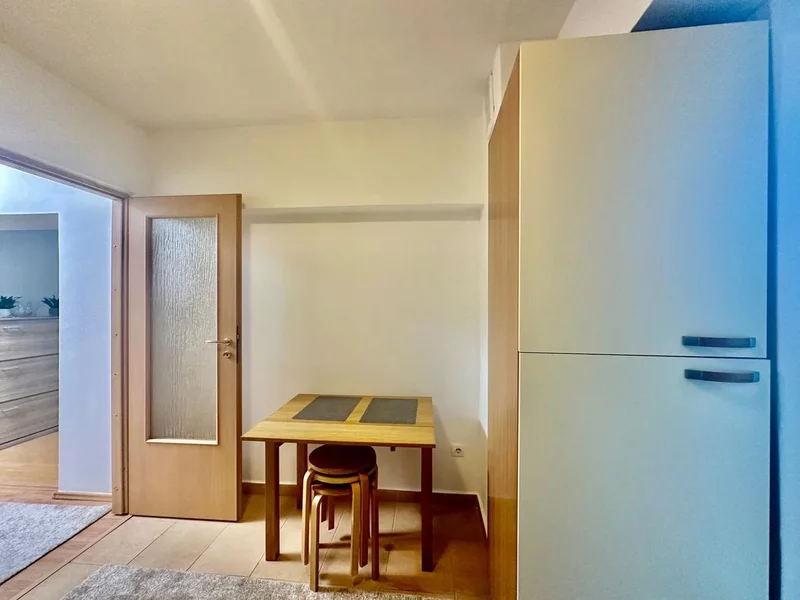 Nerva Traian, bloc mixt, mobilata complet et 1/8, LOC PARCARE